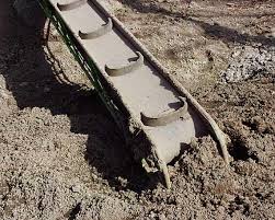 A solid plate fastened joint on a conveyor working in wet ground. A solid plate fastened joint on a conveyor working in wet ground.